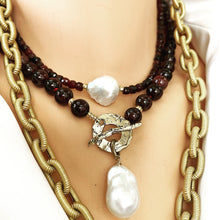 Carica l'immagine nel visualizzatore di Gallery, Garnet Toggle Necklace with Baroque Pearl Pendant