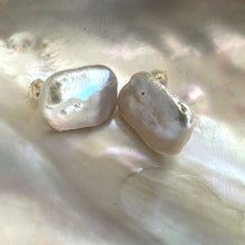 Cargar imagen en el visor de la galería, White Rectangle Baroque Pearl Stud Earrings, Silver