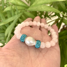Cargar imagen en el visor de la galería, Vibrant Blue Sponge & Rose Quartz Stretchy Bracelet with Pearls