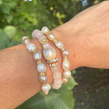 Cargar imagen en el visor de la galería, Vibrant Blue Sponge & Rose Quartz Stretchy Bracelet with Pearls