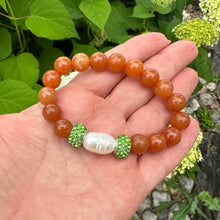 Cargar imagen en el visor de la galería, Orange Aventurine Stretch Bracelet with large freshwater pearl and Green Rhinestones Pave Beads in Middle