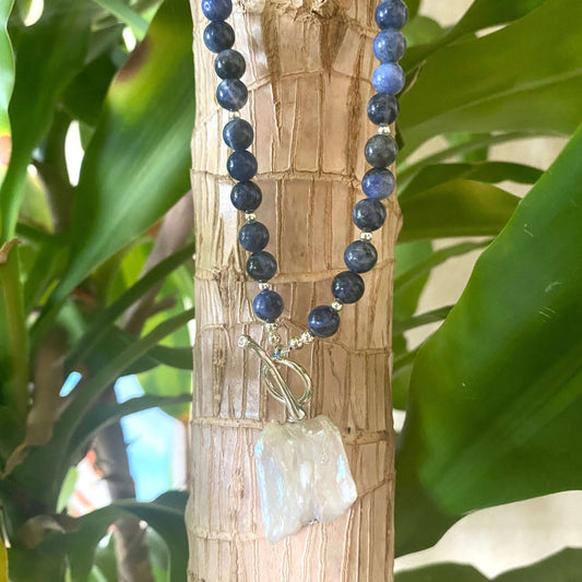 Sodalite pearl necklace with keshi pearl pendant close-up