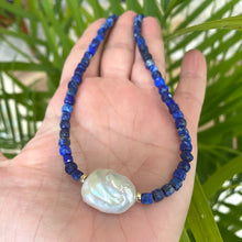 Carica l'immagine nel visualizzatore di Gallery, Delicate Lapis Lazuli  Necklace & White Baroque Pearl