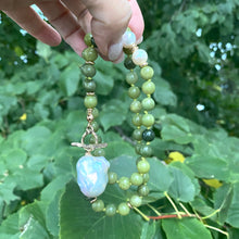 Carica l'immagine nel visualizzatore di Gallery, Olive Green Jade & Baroque Pearls Necklace