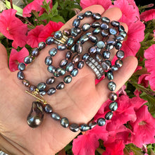 Load image into Gallery viewer, T-Bar Long Peacock Black Pearl Necklace & Baroque Pearl Pendant