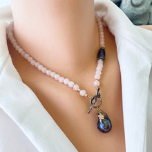 Load image into Gallery viewer, Rose quartz toggle necklace featuring a black baroque pearl pendant with gold-filled and gold bronze artisan details. The necklace is 17.5 inches long, offering a delicate and elegant design, perfect as a January birthstone gift.