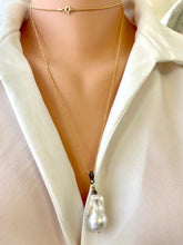 Carica l'immagine nel visualizzatore di Gallery, Single Baroque Pearl & Diamonds pendant Necklace