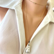 Carica l'immagine nel visualizzatore di Gallery, Single Baroque Pearl & Diamonds pendant Necklace
