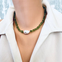 Carica l'immagine nel visualizzatore di Gallery, Green Peridot & Large Baroque Pearl Necklace