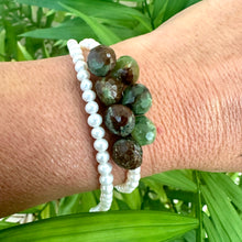Carica l'immagine nel visualizzatore di Gallery, Double Wrap Pearl Bracelet & Green Chrysoprase, 14K GF