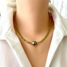 Load image into Gallery viewer, Peridot beaded necklace with tahitian pearl in middle