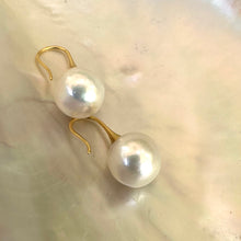 Load image into Gallery viewer, Large White Edison Pearl Drop Earrings, Gold