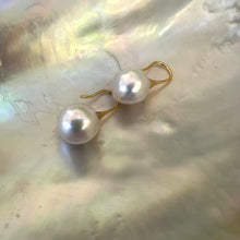 Load image into Gallery viewer, Large White Edison Pearl Drop Earrings, Gold