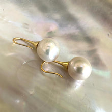 Load image into Gallery viewer, Large White Edison Pearl Drop Earrings, Gold