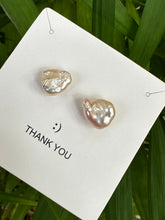 Load image into Gallery viewer, Champagne Keshi Pearl Stud Earrings, Gold