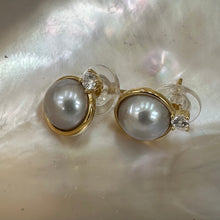 Load image into Gallery viewer, Silver Grey Mabe Edison Pearl Stud Earrings with Cz in Gold