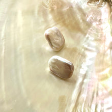 Cargar imagen en el visor de la galería, White Rectangle Baroque Pearl Stud Earrings, Silver
