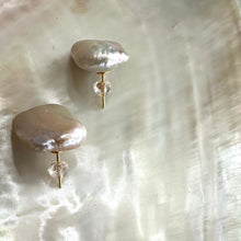 Cargar imagen en el visor de la galería, White Rectangle Baroque Pearl Stud Earrings, Silver