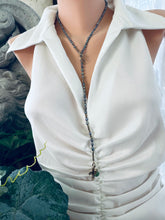 Carica l'immagine nel visualizzatore di Gallery, Hope & Love Cross Black Pearl Necklace
