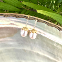 Carica l'immagine nel visualizzatore di Gallery, Rice Pearl Earrings – gold pair on pearl shell and green leaf backdrop