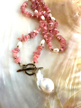 Carica l'immagine nel visualizzatore di Gallery, Rhodochrosite & Pearls Artisan Toggle Clasp