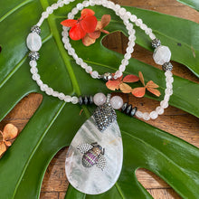 Load image into Gallery viewer, Rose Quartz Necklace & Rhinestones Pave Bee Pendant