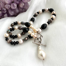Carica l'immagine nel visualizzatore di Gallery, Black Onyx, Black & White Pearls Toggle Necklace