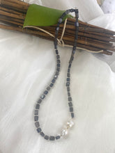 Carica l'immagine nel visualizzatore di Gallery, Navy Blue Iolite Beads & Baroque Pearls Necklace