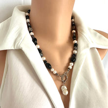 Carica l'immagine nel visualizzatore di Gallery, Black Onyx, Black & White Pearls Toggle Necklace