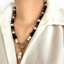 Carica l'immagine nel visualizzatore di Gallery, Black Onyx, Black & White Pearls Toggle Necklace