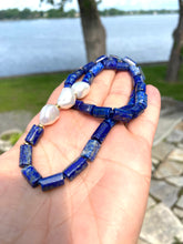 Carica l'immagine nel visualizzatore di Gallery, Lapis Lazuli & Freshwater Pearls Necklace