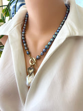 Carica l'immagine nel visualizzatore di Gallery, Black Pearl Toggle Necklace & White Baroque Pearl Pendant