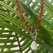 Carica l'immagine nel visualizzatore di Gallery, Artisan Carnelian Necklace & Baroque Pearl Pendant