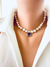Lade das Bild in den Galerie-Viewer, White Nugget Pearl Necklace with Amethyst Pendant – 'Viola' Collection worn elegantly.