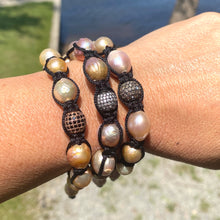 Carica l'immagine nel visualizzatore di Gallery, Pastel Baroque Pearl Braided Bracelet, Black Thread
