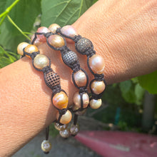 Carica l'immagine nel visualizzatore di Gallery, Pastel Baroque Pearl Braided Bracelet, Black Thread