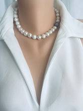Lade das Bild in den Galerie-Viewer, White Round Edison Pearl Necklace, 11–15mm, CZ Pavé Gunmetal Magnetic Clasp, 16"