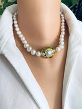 Lade das Bild in den Galerie-Viewer, White Pearl Necklace, 9–11mm, Gold Plated Focal Accent, Magnetic Clasp, 16"–18"