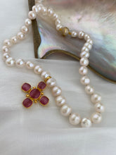 Lade das Bild in den Galerie-Viewer, White Potato Pearl Necklace, 9–11mm, Gold Plated Pink Quartz Cross Pendant , Magnetic Clasp, 17.5"