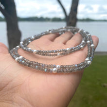 Carica l'immagine nel visualizzatore di Gallery, Labradorite and Freshwater Pearl Long Necklace