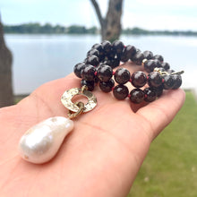 Carica l'immagine nel visualizzatore di Gallery, Garnet Toggle Necklace with Baroque Pearl Pendant