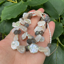 Carica l'immagine nel visualizzatore di Gallery, Petal Pearls Necklace with Labradorite Choker, 16"in, Silver Details