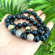 Load image into Gallery viewer, Navy Blue Pearl Necklace & Zircons Pave Details