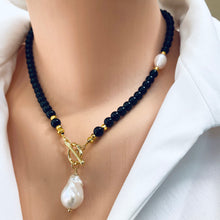 Carica l'immagine nel visualizzatore di Gallery, Black Onyx Toggle Necklace with White Baroque Pearl Pendant, Gold Plated