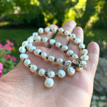 Carica l'immagine nel visualizzatore di Gallery, Pearls & Hematite Choker Necklace