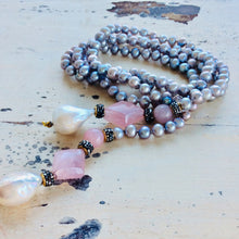 Carica l'immagine nel visualizzatore di Gallery, Pastel Pearl Lariat Necklace