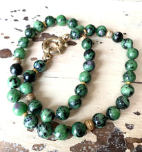 Carica l'immagine nel visualizzatore di Gallery, Ruby Zoisite Necklace, Gold