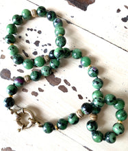 Carica l'immagine nel visualizzatore di Gallery, Ruby Zoisite Necklace, Gold