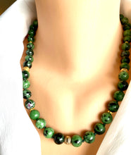 Carica l'immagine nel visualizzatore di Gallery, Ruby Zoisite Necklace, Gold