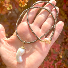 Carica l'immagine nel visualizzatore di Gallery, Baroque Pearl Pendant on Pyrite Necklace